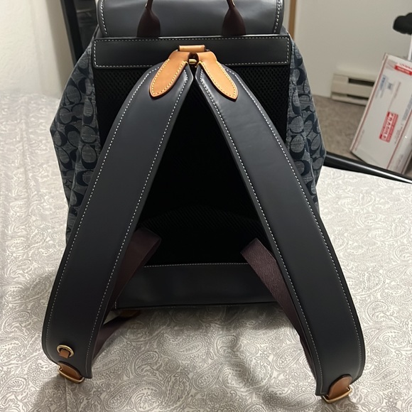 Backpack Coach - Picture 6 of 11